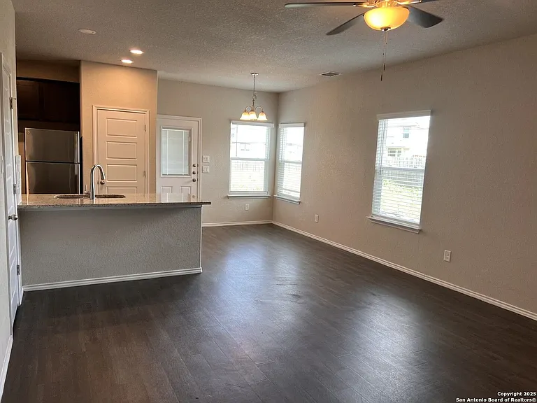 3433 Haylee Grace Pl — Photo 17