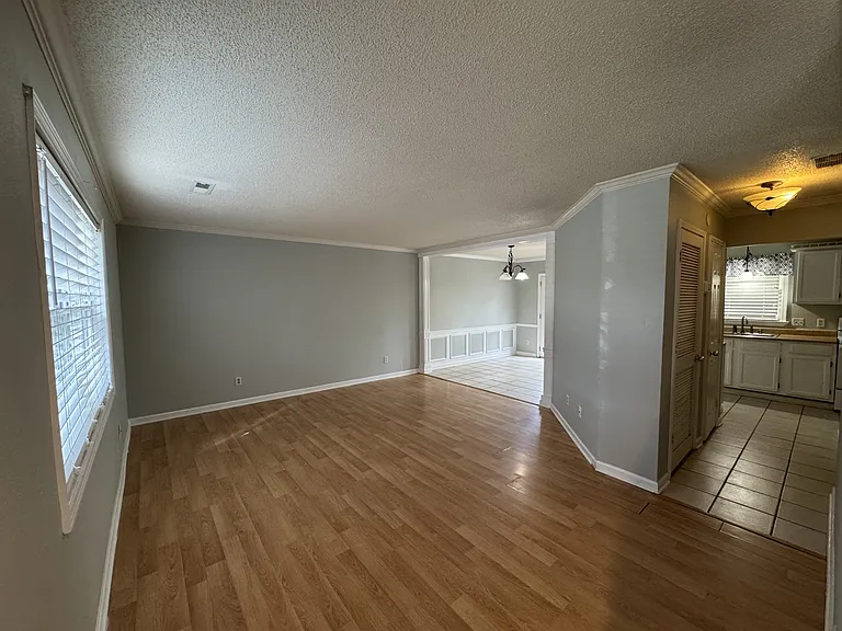 397 Oakland Rd — Photo 3