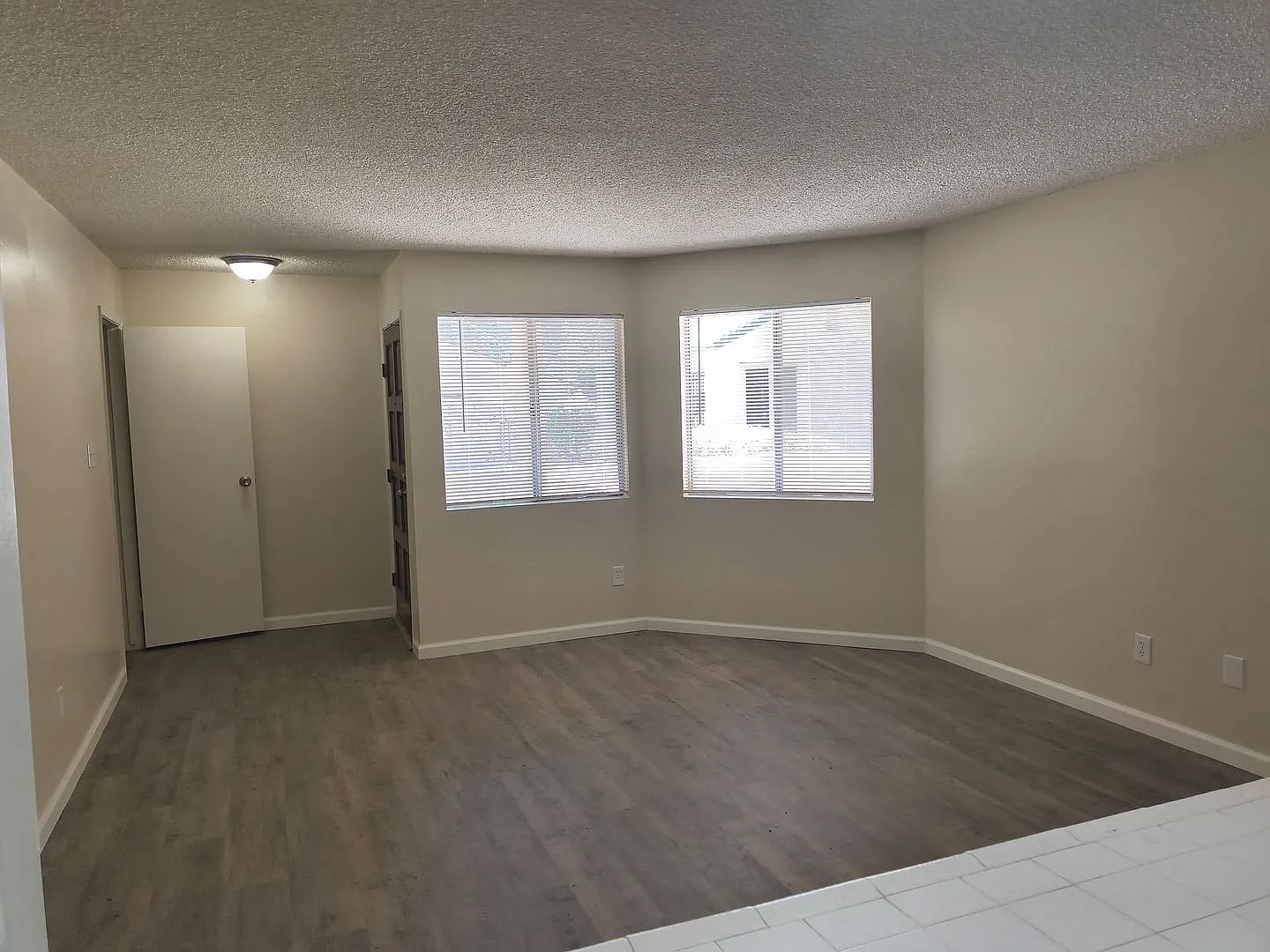 2 bed, 950 sqft, $1,350 — Photo 4