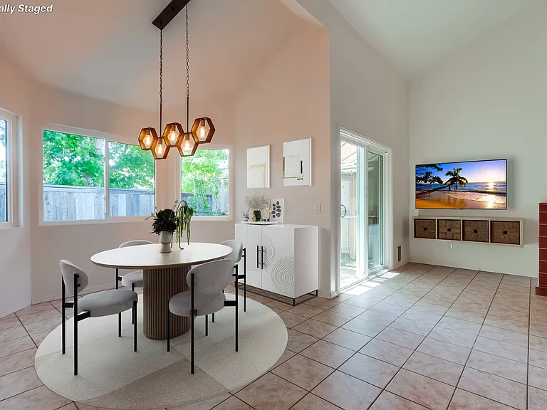 3174 E Fox Run Way — Photo 3