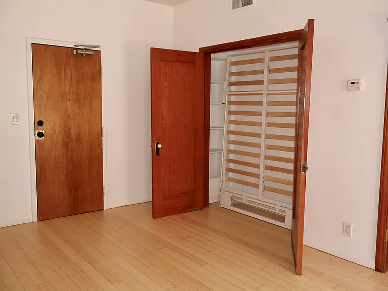 Burnside Apartments — Photo 9