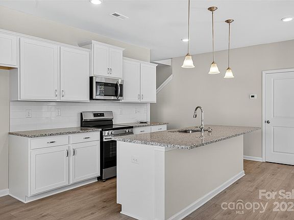 4th image of 2186 Catawba Trace Dr