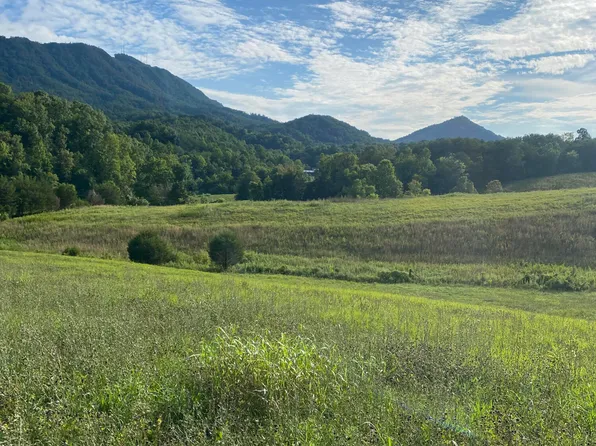 1415/1331 Sugar Loaf Rd, Sevierville, TN 37876