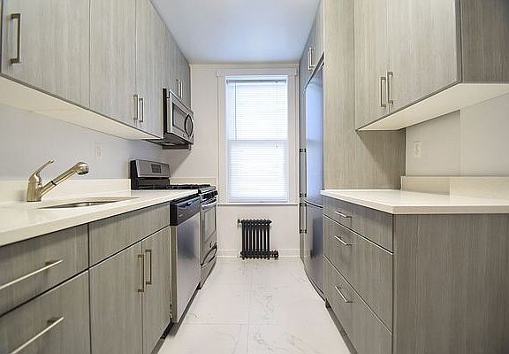 2nd image of 1130 Pelham Pkwy S #6A