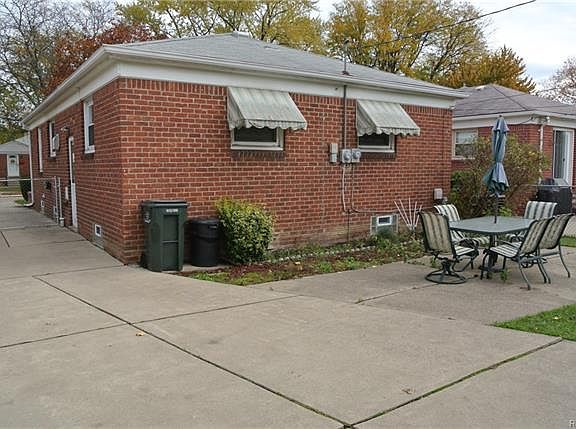 5th image of 28313 Grant St