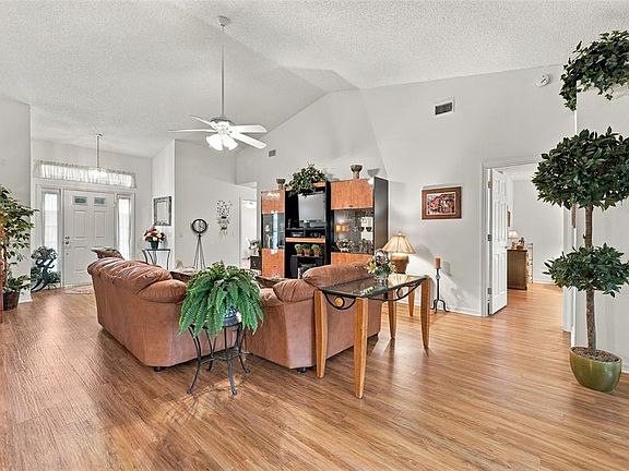 4th image of 1202 WOLFORD DRIVE