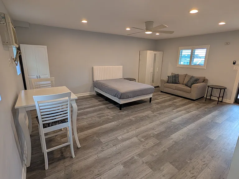 1324 Braddock St — Photo 3