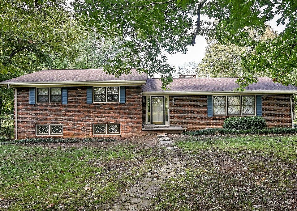 1st image of 3815 Woodbine Cir NW