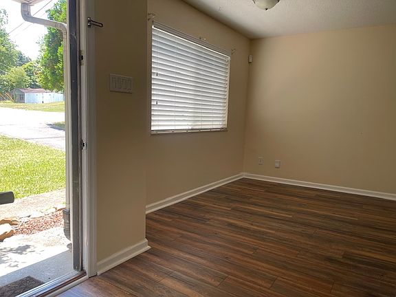 3rd image of 7659 Chatham Cir