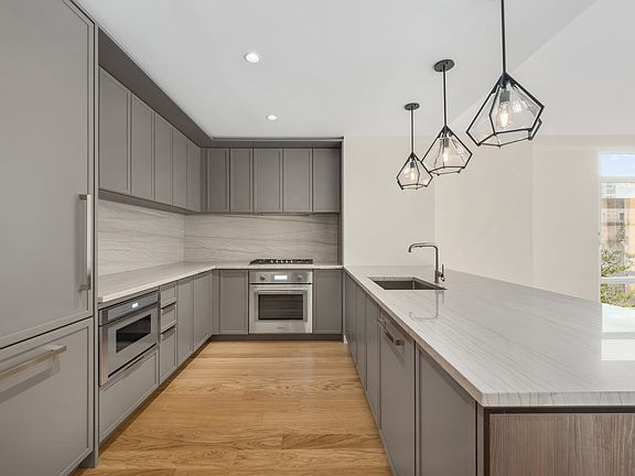 3rd image of 218 W 103rd St #5C