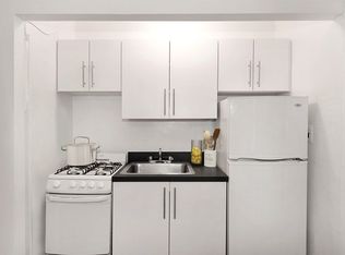 596 W. Hawthorne, Chicago, IL 60657