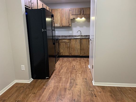 2nd image of 119 Scarborough Ct #H2