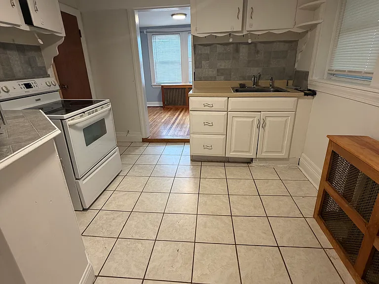 231 Leyden St #B — Photo 9