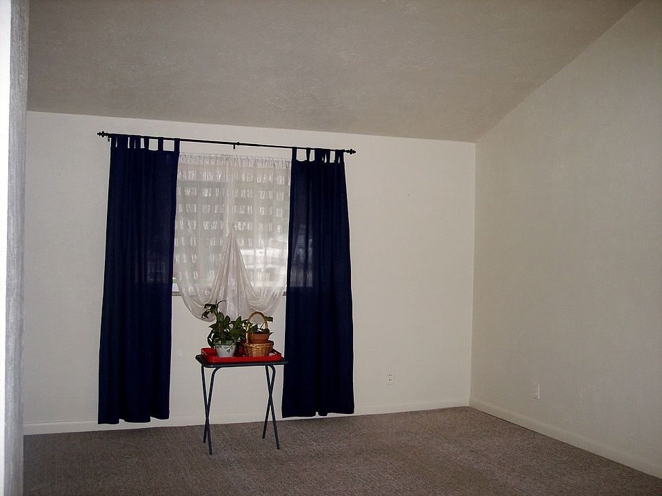 family room with vaulted ceiling