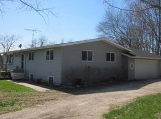 N1933 Irish Rd, NEW HOLSTEIN, WI 53061