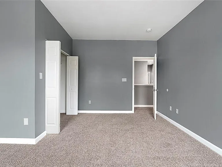 313 W 36th St — Photo 22