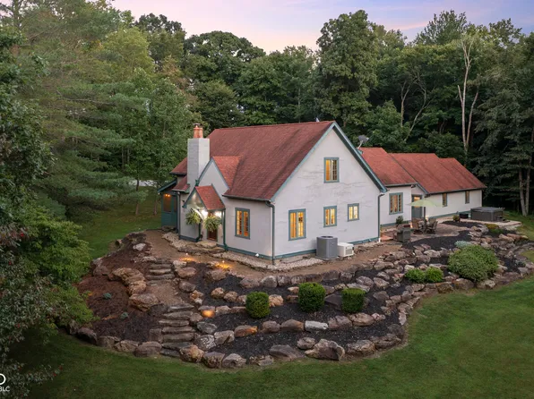 8669 Garrity Woods Ln, Seymour, IN 47274