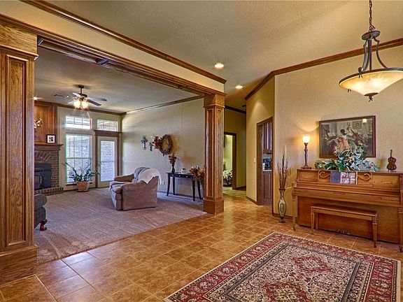 5th image of 14673 Clair Ct W