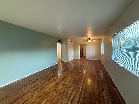 3rd image of 320 W Medlock Dr #202