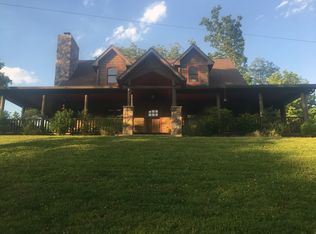 135 White Oak Trl, Huntington, WV 25701