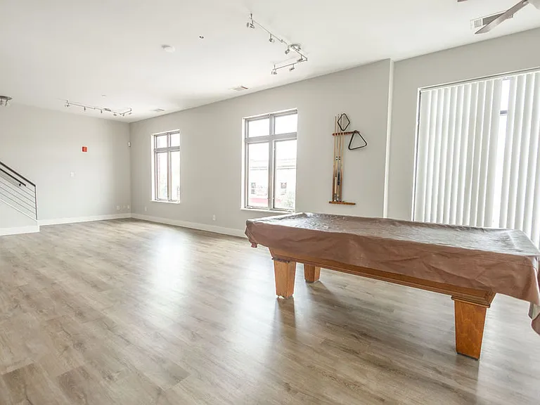 252 N Walnut St — Photo 26