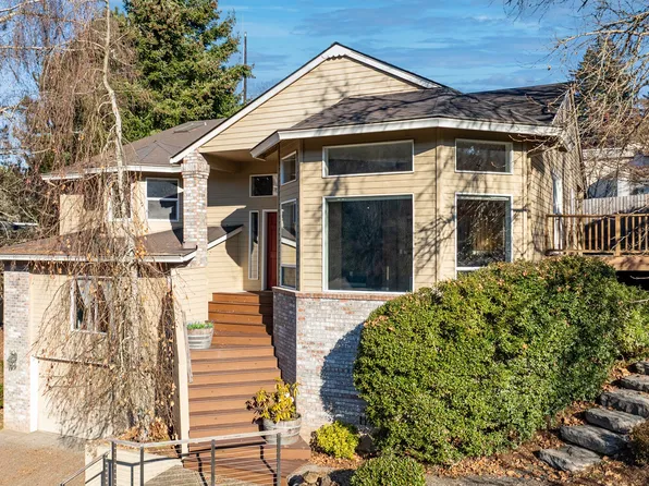 1056 Snidow Dr, West Linn, OR 97068
