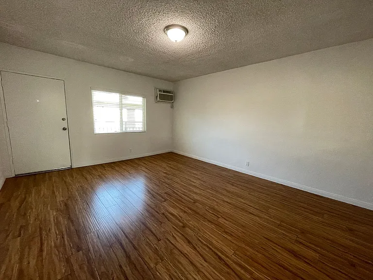 271 Parke St — Photo 8