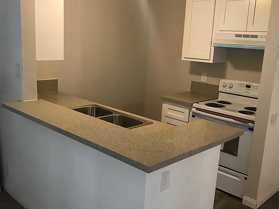 Completely new kitchen, with new Quartz counters and cabinet