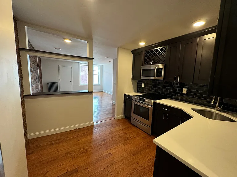 212 Maverick St #6L — Photo 3