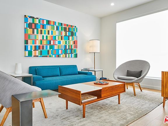 5th image of 1519 Granville Ave APT 302