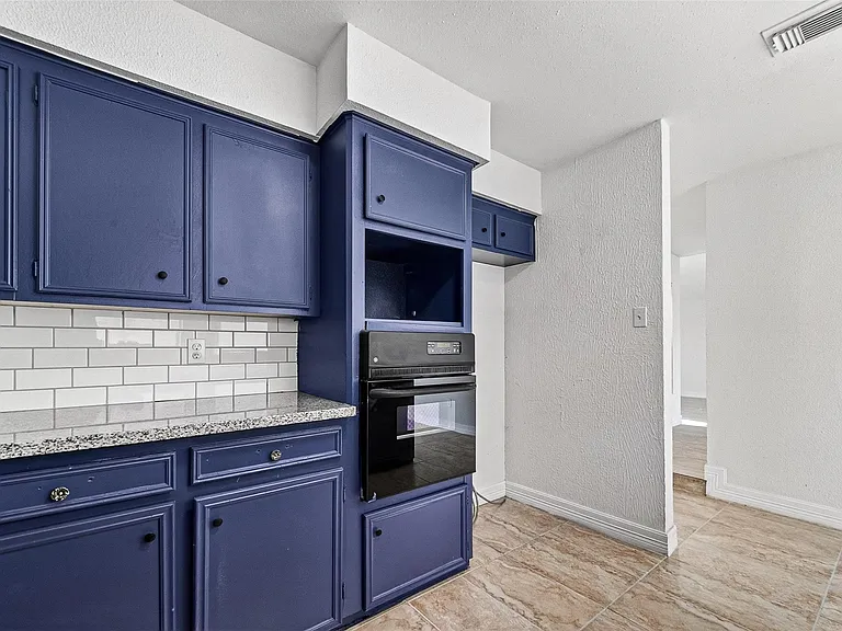 2223 Courtney Ct — Photo 12