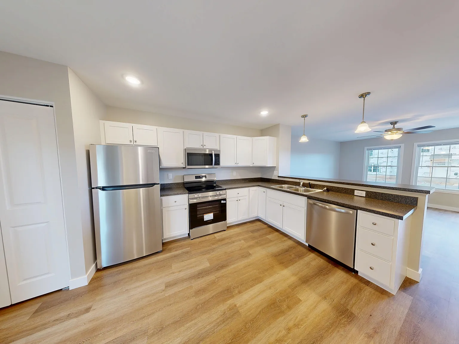 3 bed, 2.5 bath, 1224 sqft, $1,925 — Photo 1
