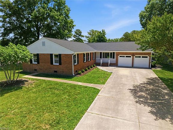 2nd image of 816 Moffat Ln