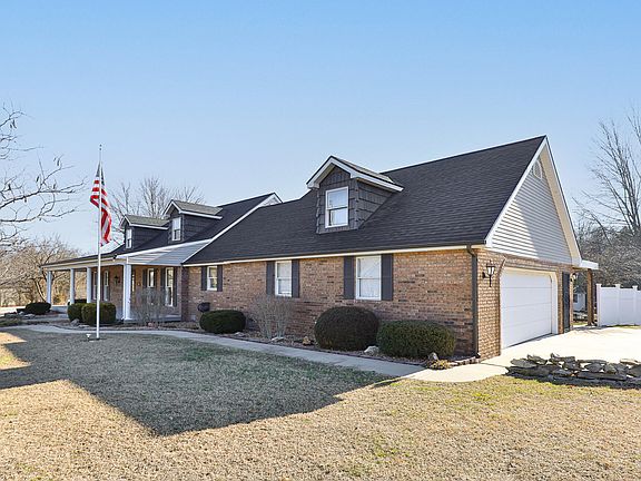 3rd image of 1340 S Lakewood Court