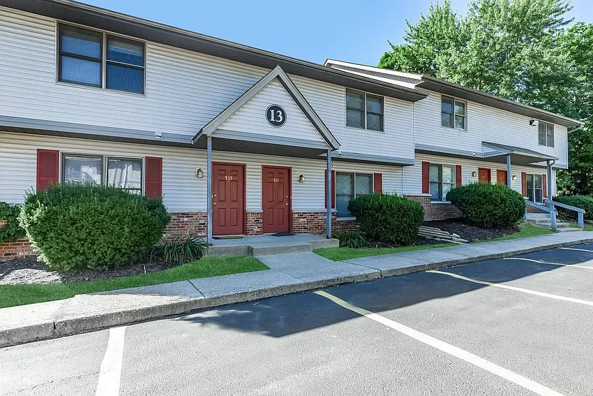 Hoosier Court Apartments — Photo 3