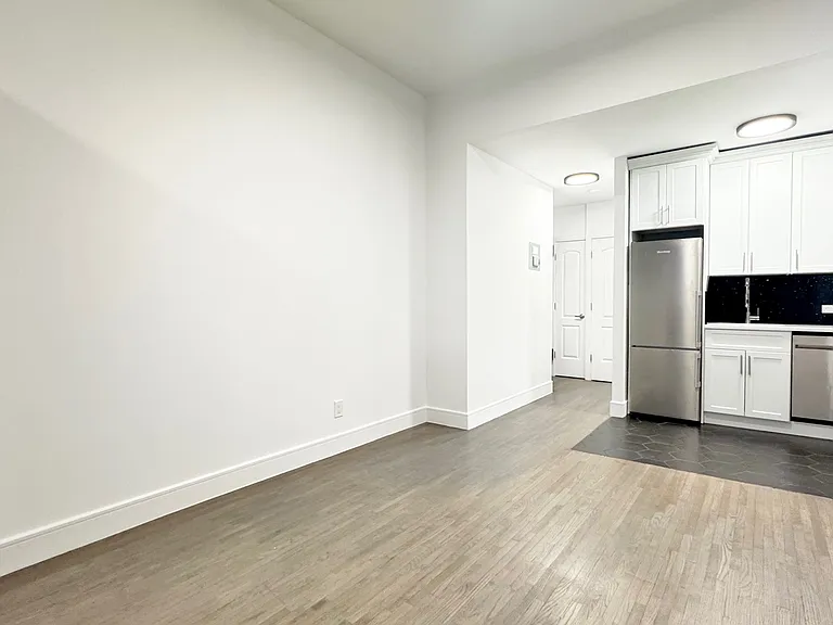 19 E 21st St #4C — Photo 7