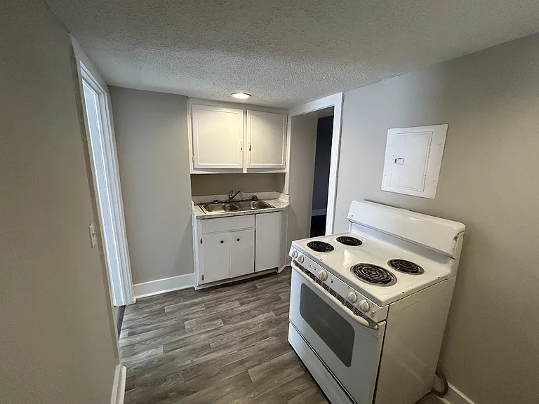 451 E Eufaula St #B — Photo 9