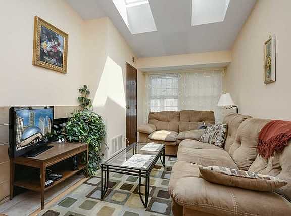 4th image of 1307 Wyndham Dr APT 205