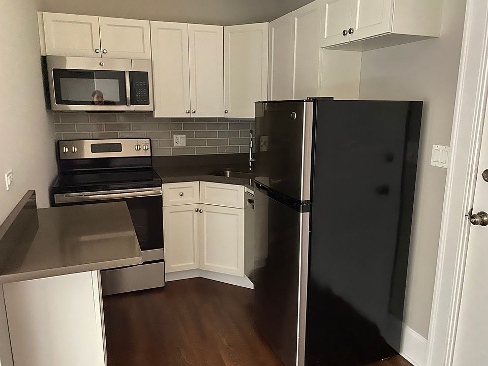 1st image of 815 W Lakeside Ave #405