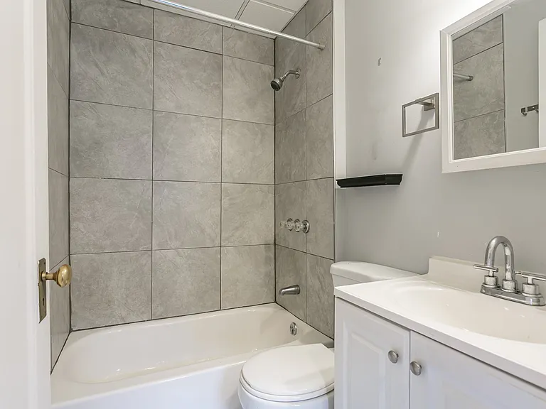 397-399 University Ave #2 — Photo 7