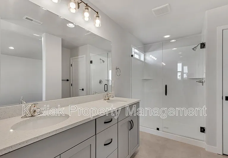 3199 S Claire Ave — Photo 9