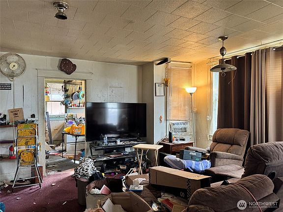 4th image of 404 2nd Avenue N