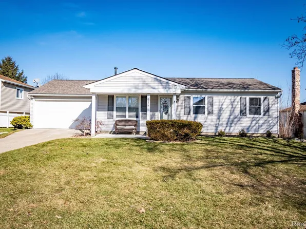 3676 Barberry Cir, Wixom, MI 48393