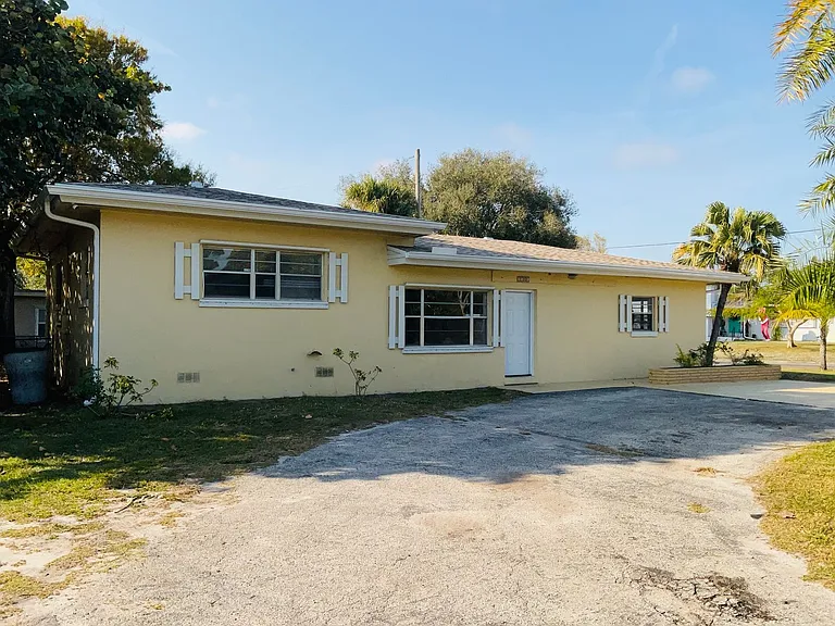 1701 Sunrise Blvd — Photo 1