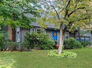 1 Oak Ridge Dr, Cumberland, RI 02864