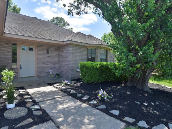 810 Birchview Ct, Pearland, TX 77584