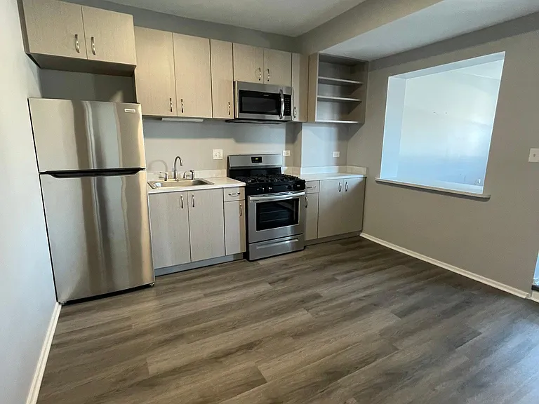 larger unit kitchen