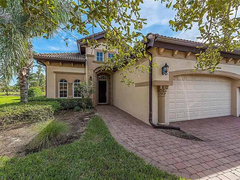 7812 Valencia Ct — Photo 1
