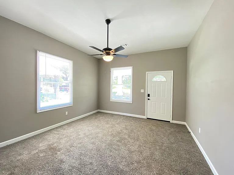 1910 Allis St — Photo 15
