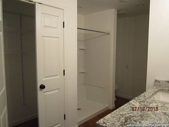 4th image of 201 Amber Dr